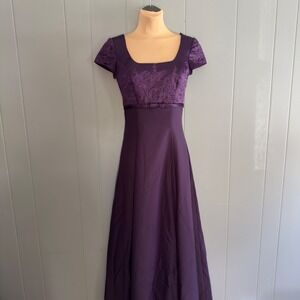 Y2K Purple Formal Gown Embroidered Bodice Electric Velvet Vintage Mori Lee Sz 6